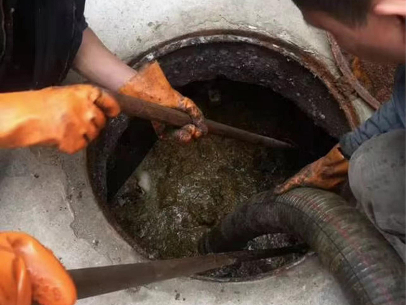 连城清理化粪池时如何避免沼气的危害?